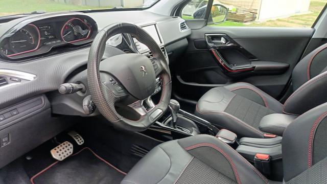 Peugeot 2008 image 2