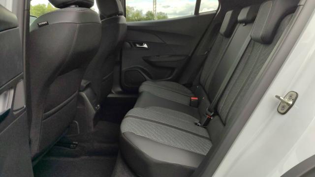 Peugeot 2008 image 8
