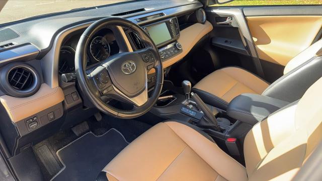 Toyota Rav4 image 2