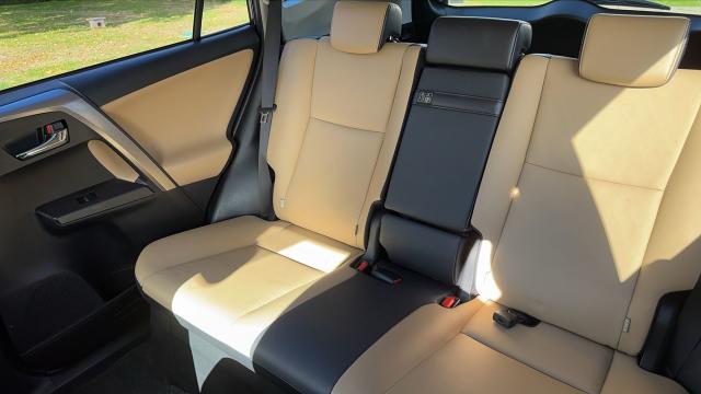 Toyota Rav4 image 8