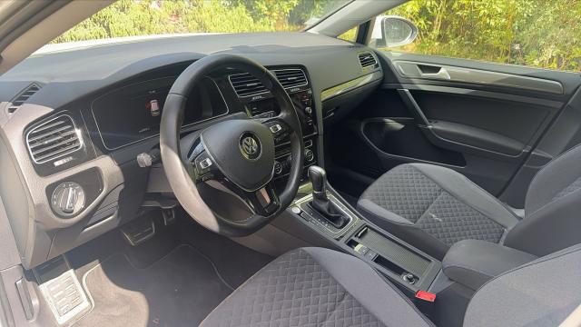 Volkswagen Golf image 9