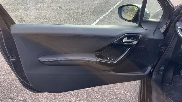 Peugeot 208 image 3