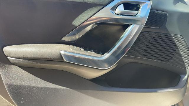 Peugeot 2008 image 2