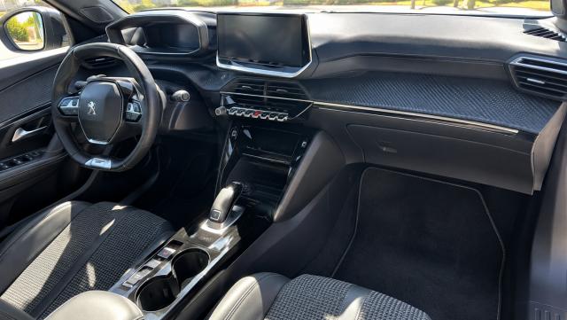 Peugeot 2008 image 3