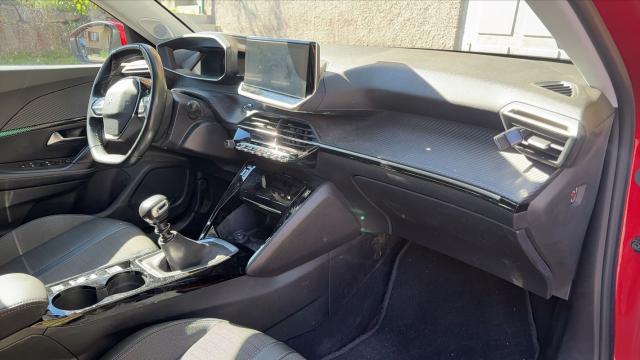 Peugeot 2008 image 9