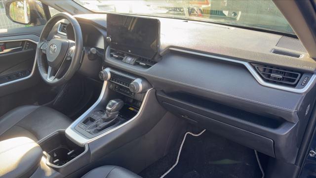 Toyota Rav4 image 8