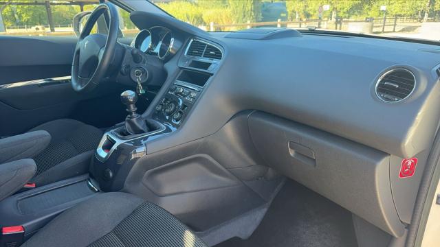 Peugeot 5008 image 9