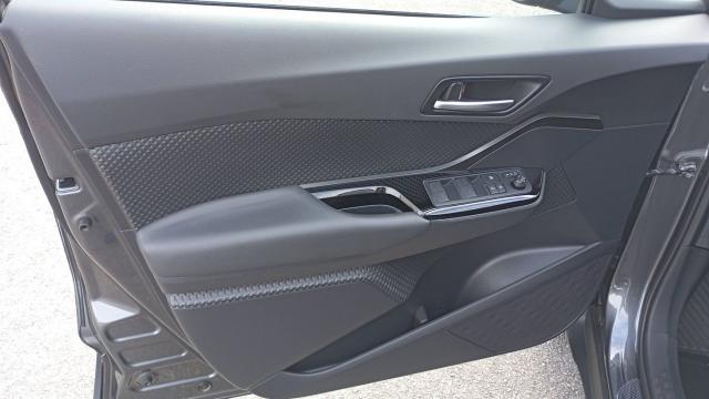 Toyota C-Hr image 2