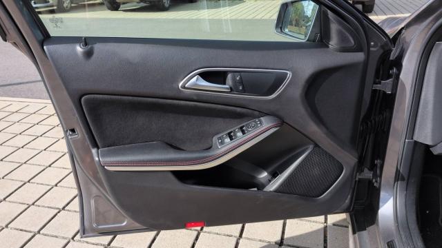 Mercedes Benz Classe Gla image 2