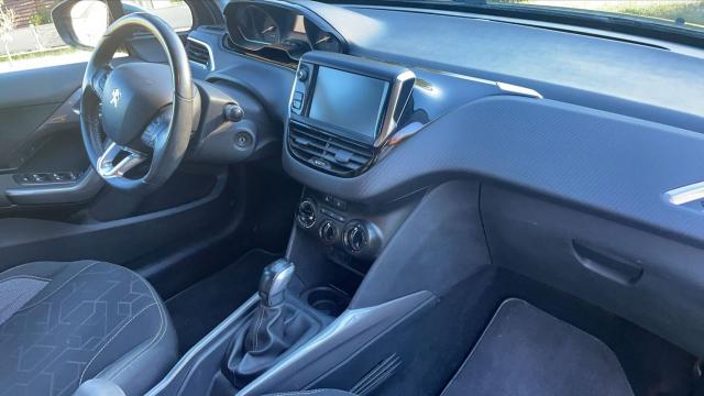 Peugeot 2008 image 6