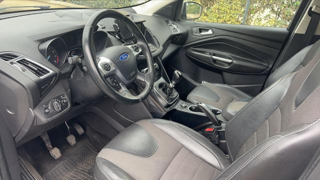 Ford Kuga image 2