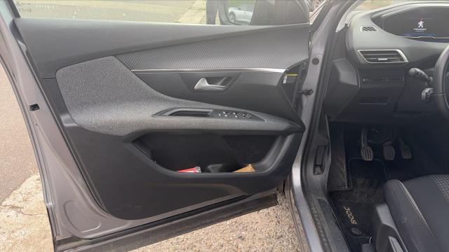 Peugeot 3008 image 8