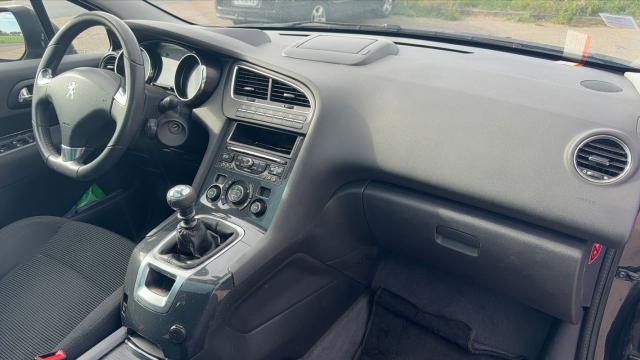 Peugeot 5008 image 9