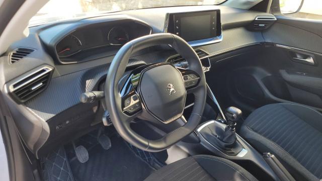 Peugeot 208 image 8
