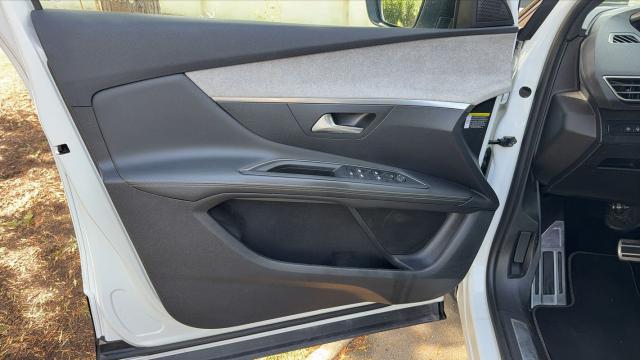 Peugeot 3008 image 2