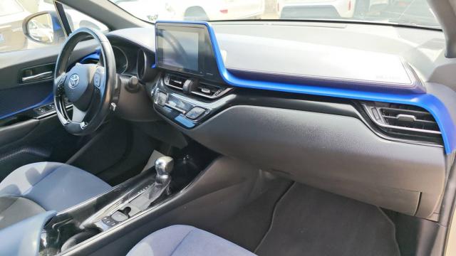 Toyota C-Hr image 2
