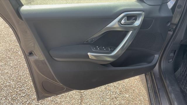Peugeot 2008 image 2