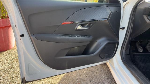 Peugeot 208 image 3