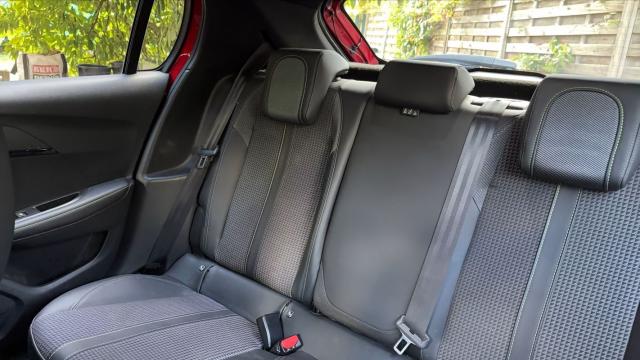 Peugeot 208 image 9