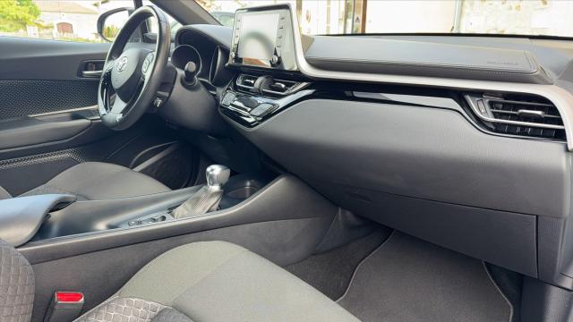 Toyota C-Hr image 2