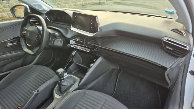 Peugeot 208 image 8