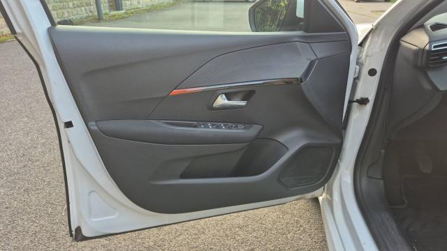 Peugeot 208 image 3