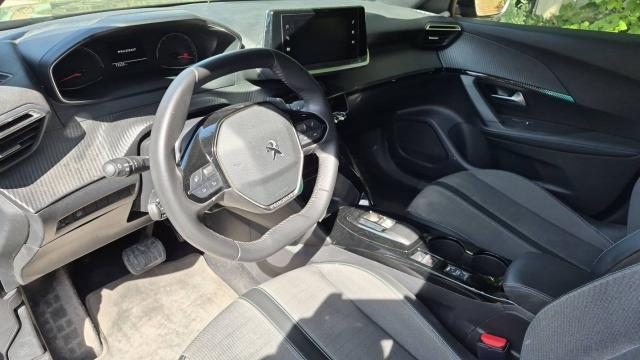 Peugeot 2008 image 8