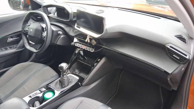 Peugeot 2008 image 1