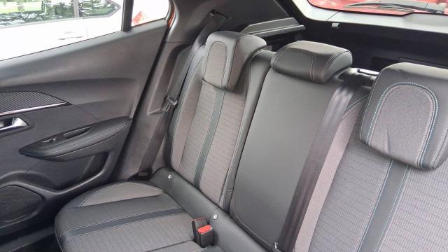 Peugeot 2008 image 7