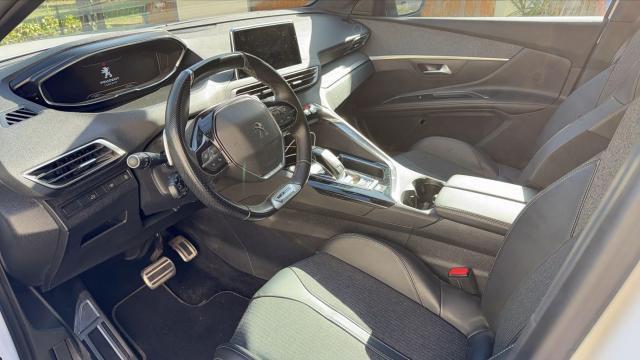 Peugeot 5008 image 1