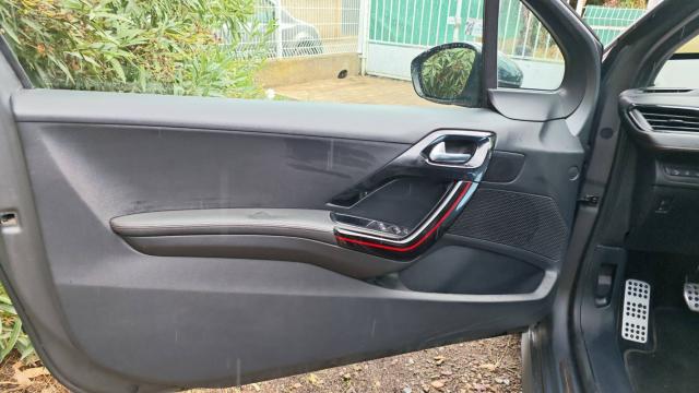 Peugeot 208 image 9