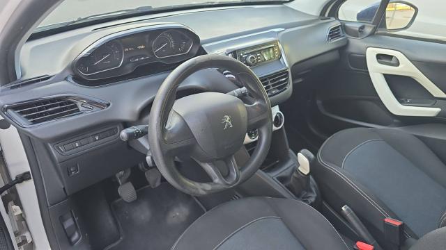 Peugeot 208 image 4
