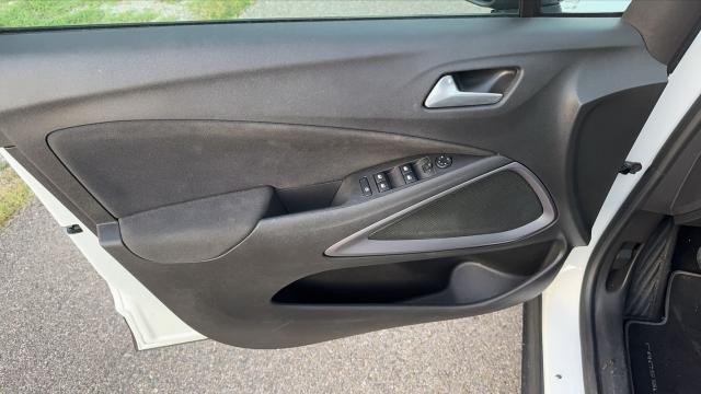 Opel Crossland image 9