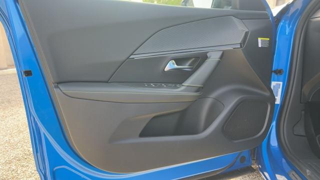 Peugeot 2008 image 3