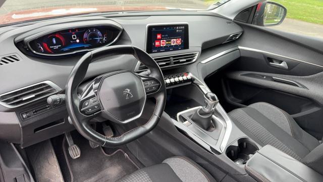 Peugeot 3008 image 2