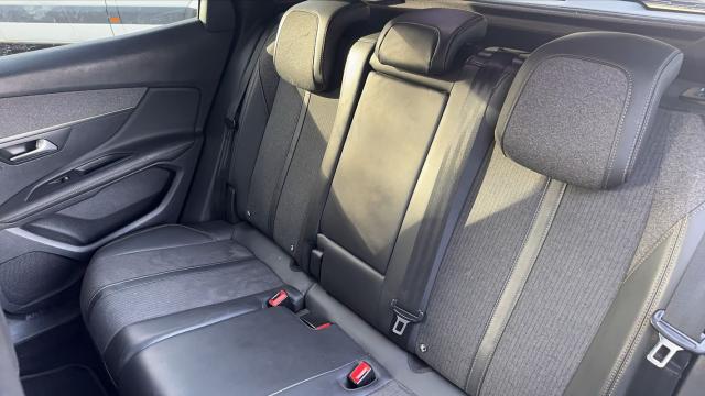 Peugeot 3008 image 2