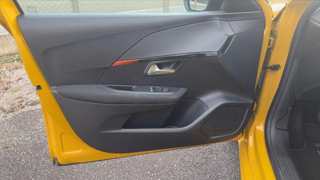 Peugeot 208 image 1