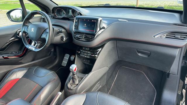 Peugeot 208 image 1