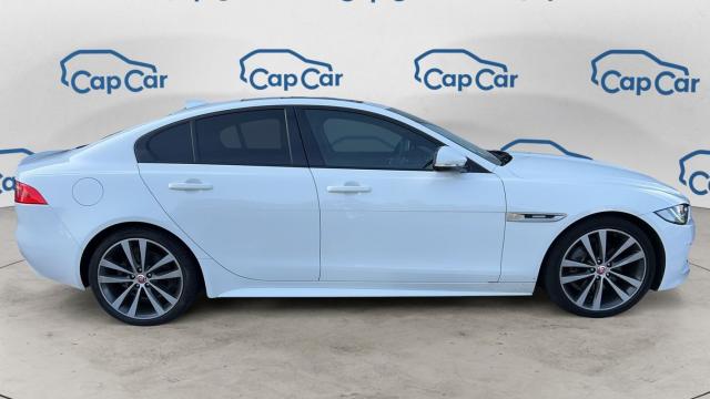Jaguar Xe image 2