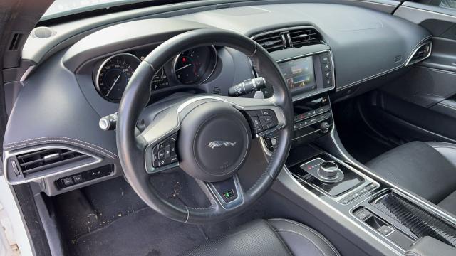 Jaguar Xe image 9