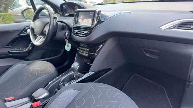 Peugeot 2008 image 9