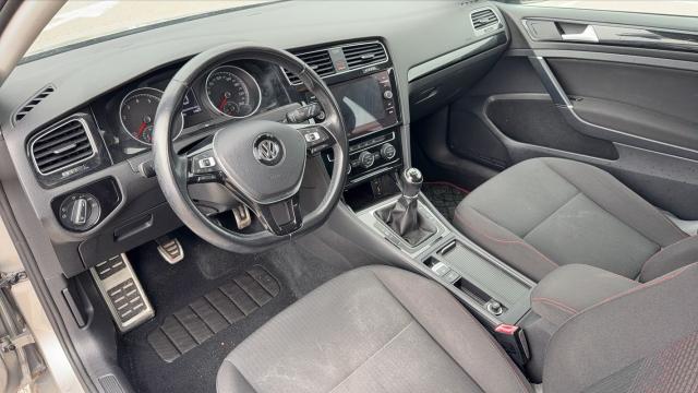 Volkswagen Golf image 8