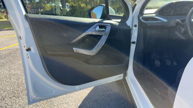 Peugeot 2008 image 9