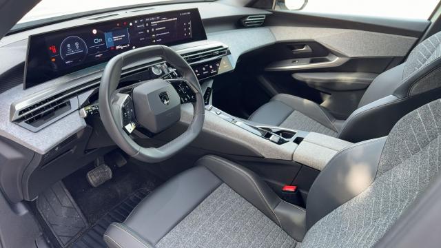 Peugeot 5008 image 1