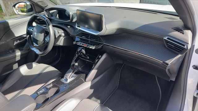 Peugeot 2008 image 2