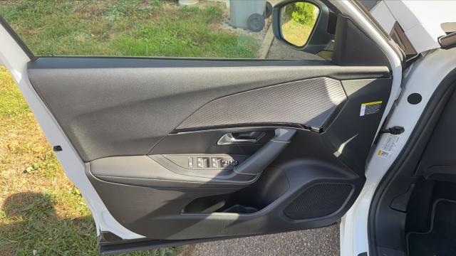 Peugeot 2008 image 8
