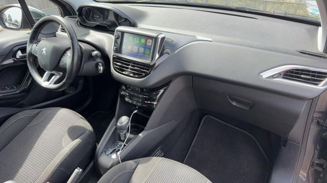 Peugeot 208 image 7