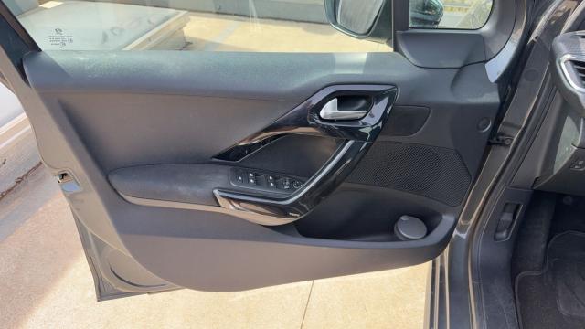 Peugeot 208 image 3