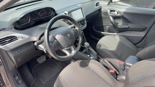 Peugeot 208 image 2