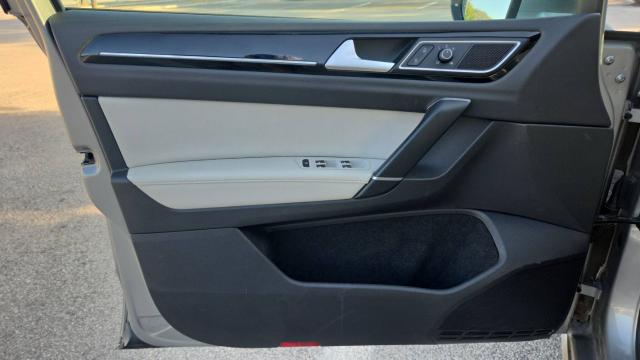 Volkswagen Golf Sportsvan image 5